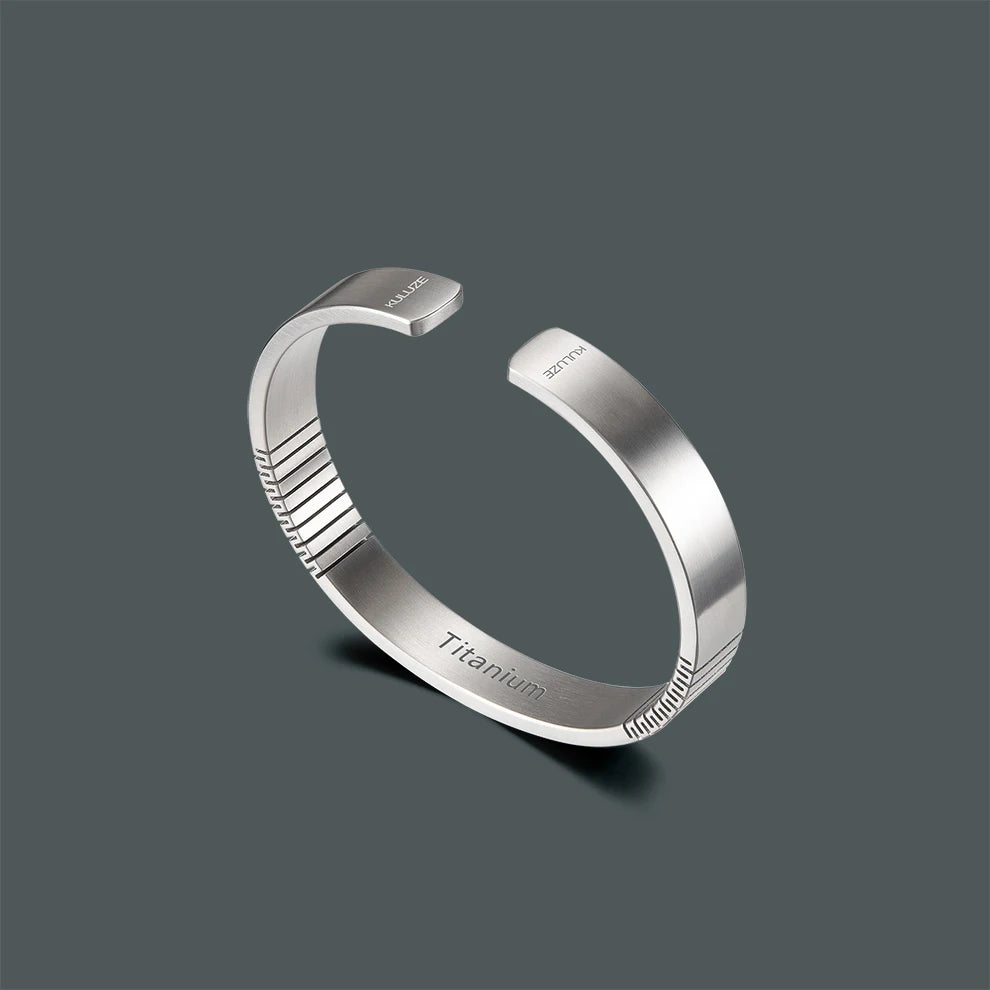 Brazalete minimalista de titanio