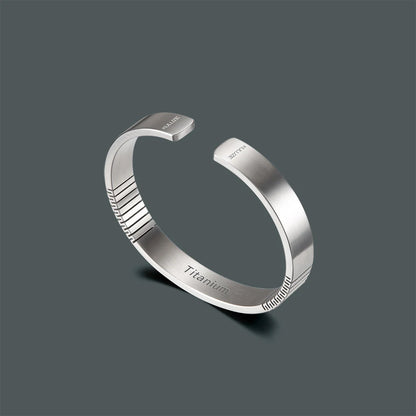 Brazalete minimalista de titanio