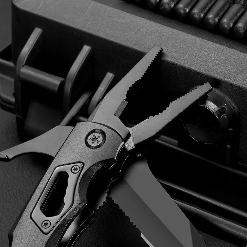 Multifunctional Folding Pliers with Knife