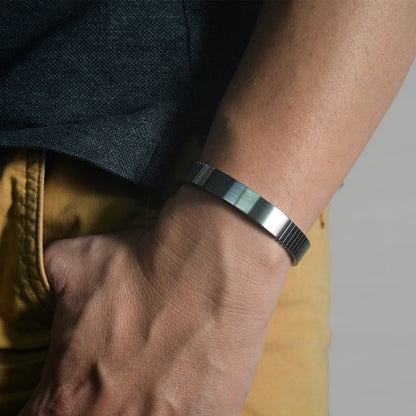 Bracelet minimaliste des hommes en titane